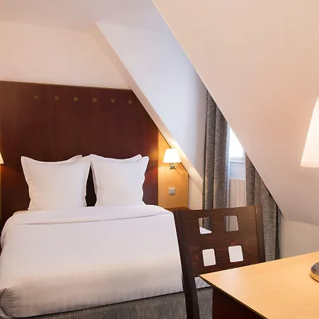Hotel 10 Opera By Happyculture